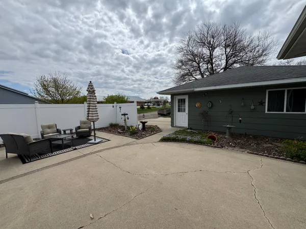 $275,000 | 906 Willow Street, Marshall, MN 56258