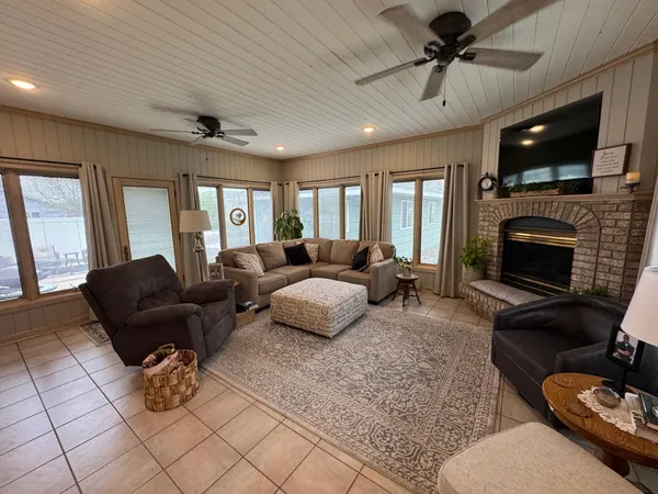 $275,000 | 906 Willow Street, Marshall, MN 56258