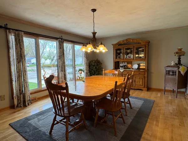 $275,000 | 906 Willow Street, Marshall, MN 56258