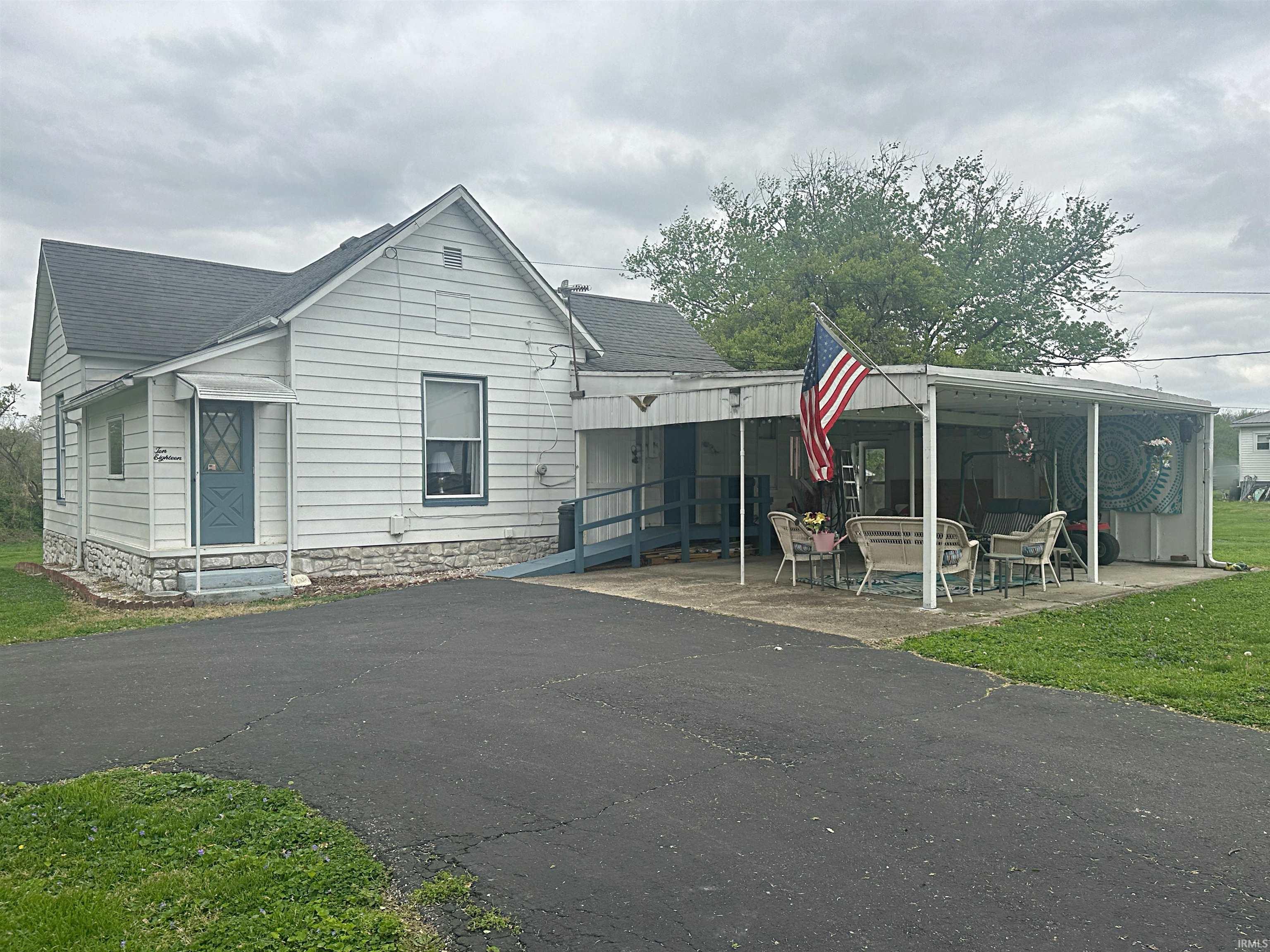 1018 West 1st Street Bicknell, IN 47512 - Photo 1 of 16