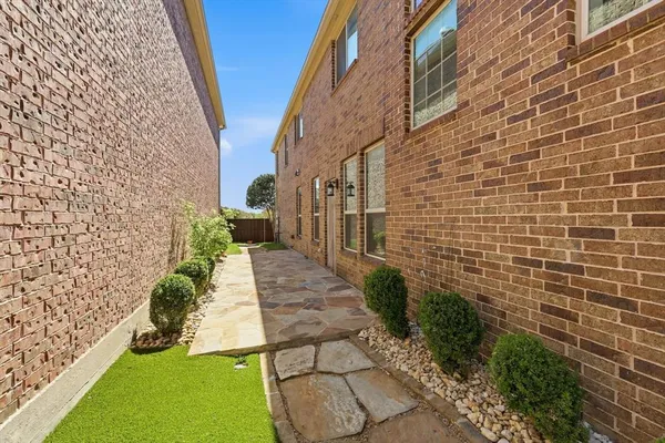 a view of a pathway both side of building
