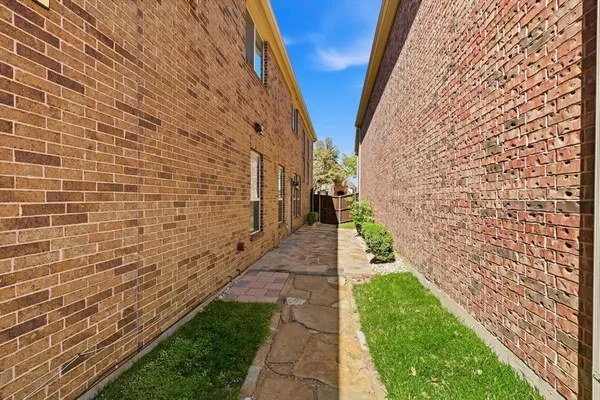a pathway between two buildings
