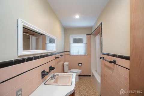 $500,000 | 255 Harding Boulevard, Matawan, NJ 07747