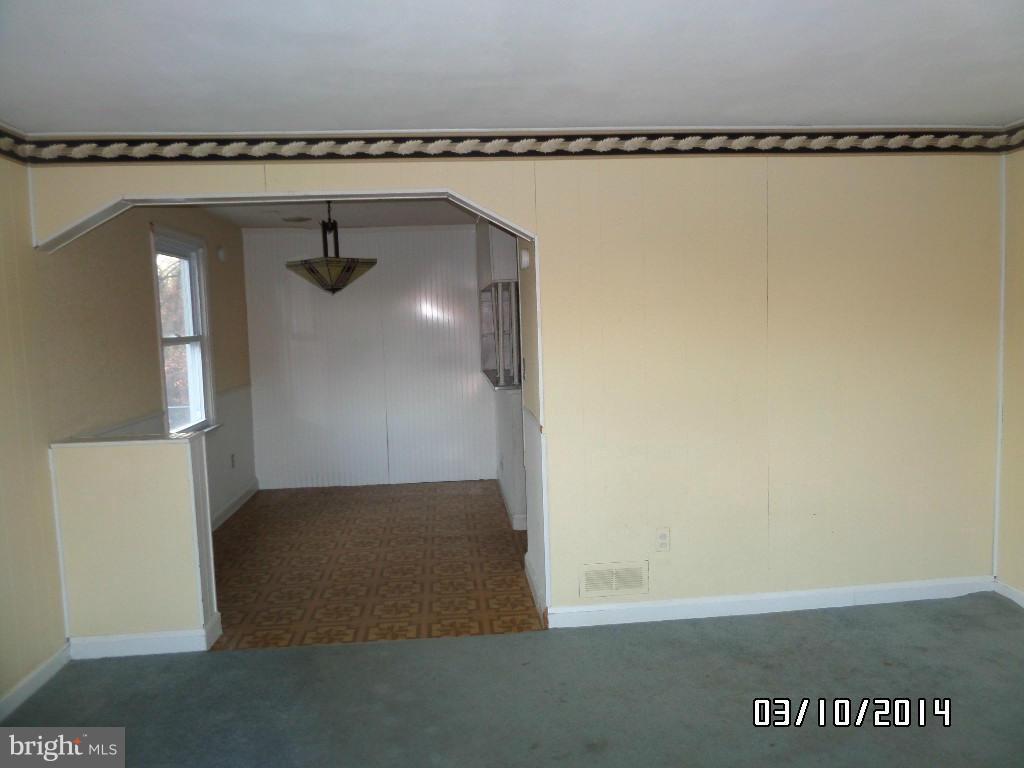 3824 East Joppa Road Baltimore, MD 21234 - Photo 3 of 22 Living Room