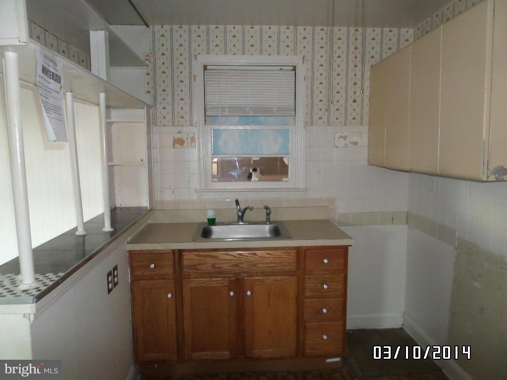 3824 East Joppa Road Baltimore, MD 21234 - Photo 6 of 22 Kitchen