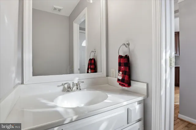 $3,000 | 43861 Laburnum Square, Ashburn, VA 20147