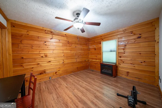 a view of walk in closet