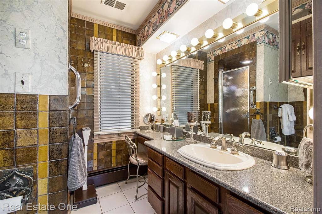 33821 Argonne Road Farmington Hills, MI 48335 - Photo 22 of 39