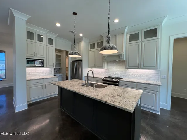 $370,000 | 731 Glenwild Drive, Canton, MS 39046