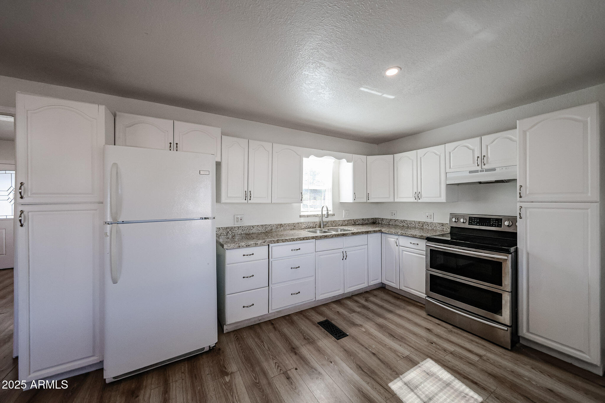 2839 East Marco Polo Road Phoenix, AZ 85050 - Photo 6 of 43 a kitchen with granite countertop cabinets appliances and wooden floor