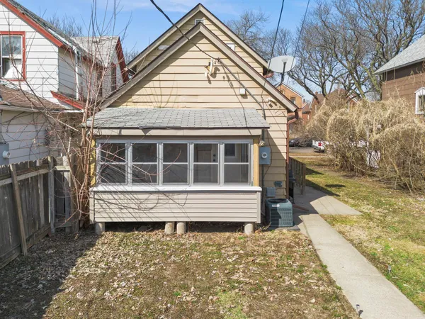 $225,000 | 602 Edmund Avenue West, St. Paul, MN 55103