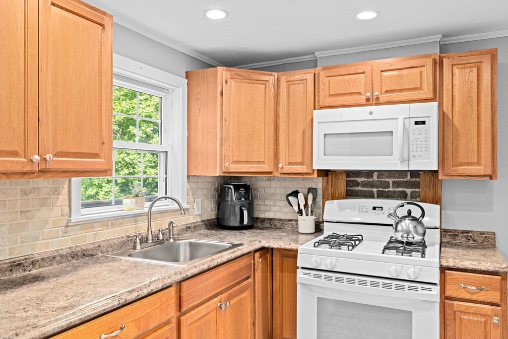 33 Bishop Road, Unit 33 Quincy, MA 02170 - Photo 5 of 21