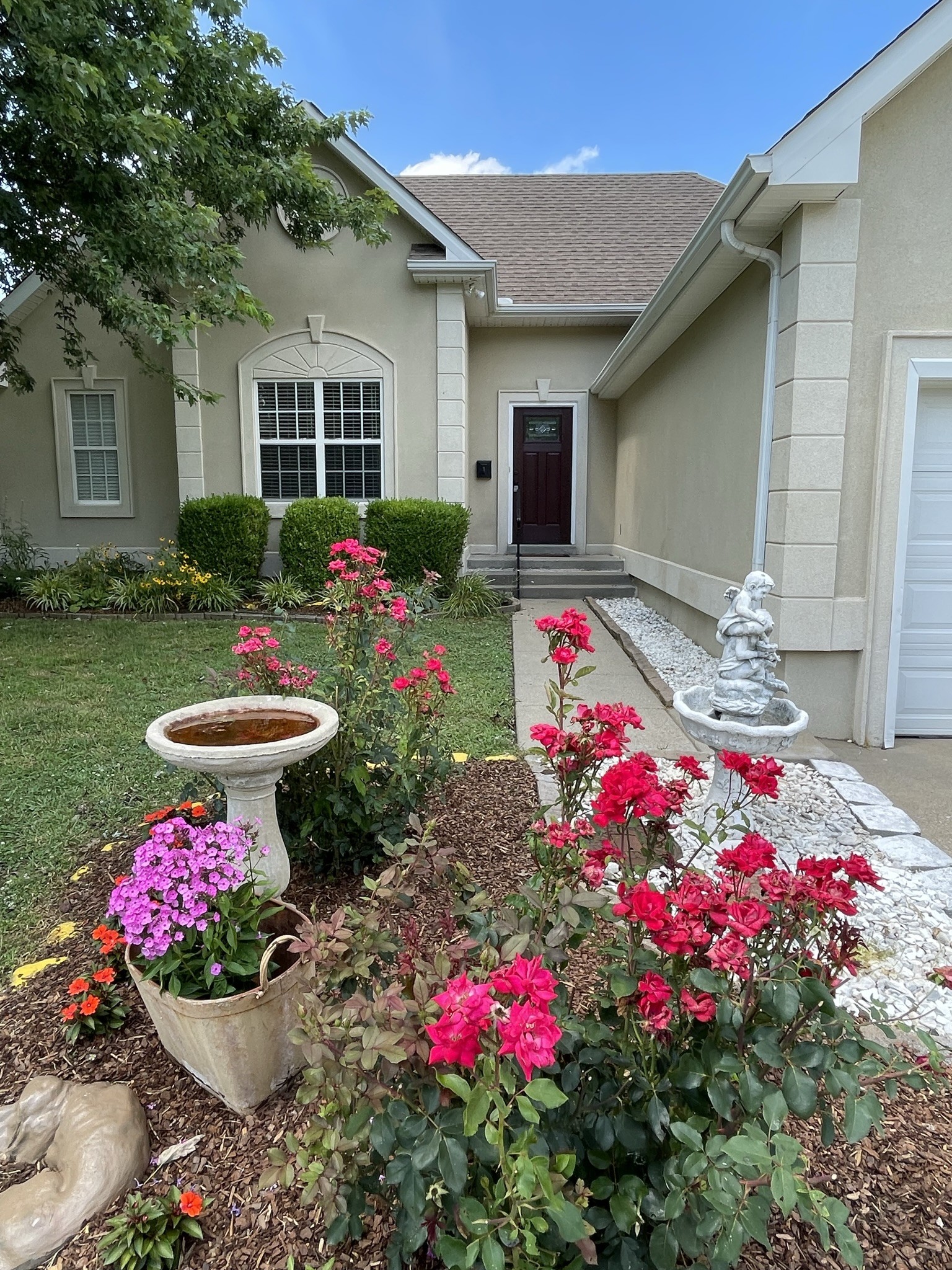 113 Foxrun Springfield, TN 37172 - Photo 1 of 45 Gallery Image 1