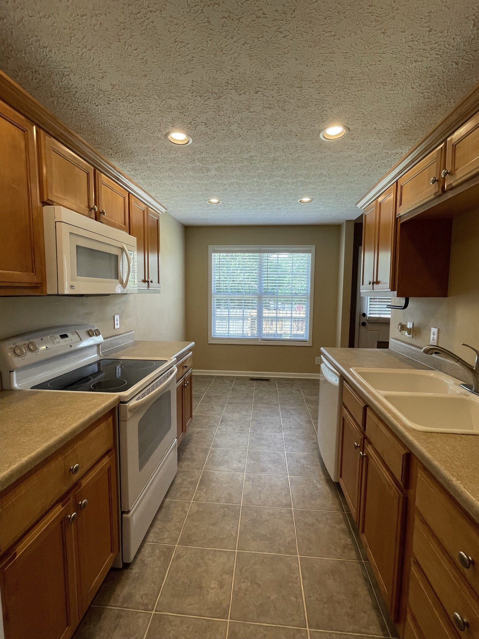 113 Foxrun Springfield, TN 37172 - Photo 12 of 45 Gallery Image 12