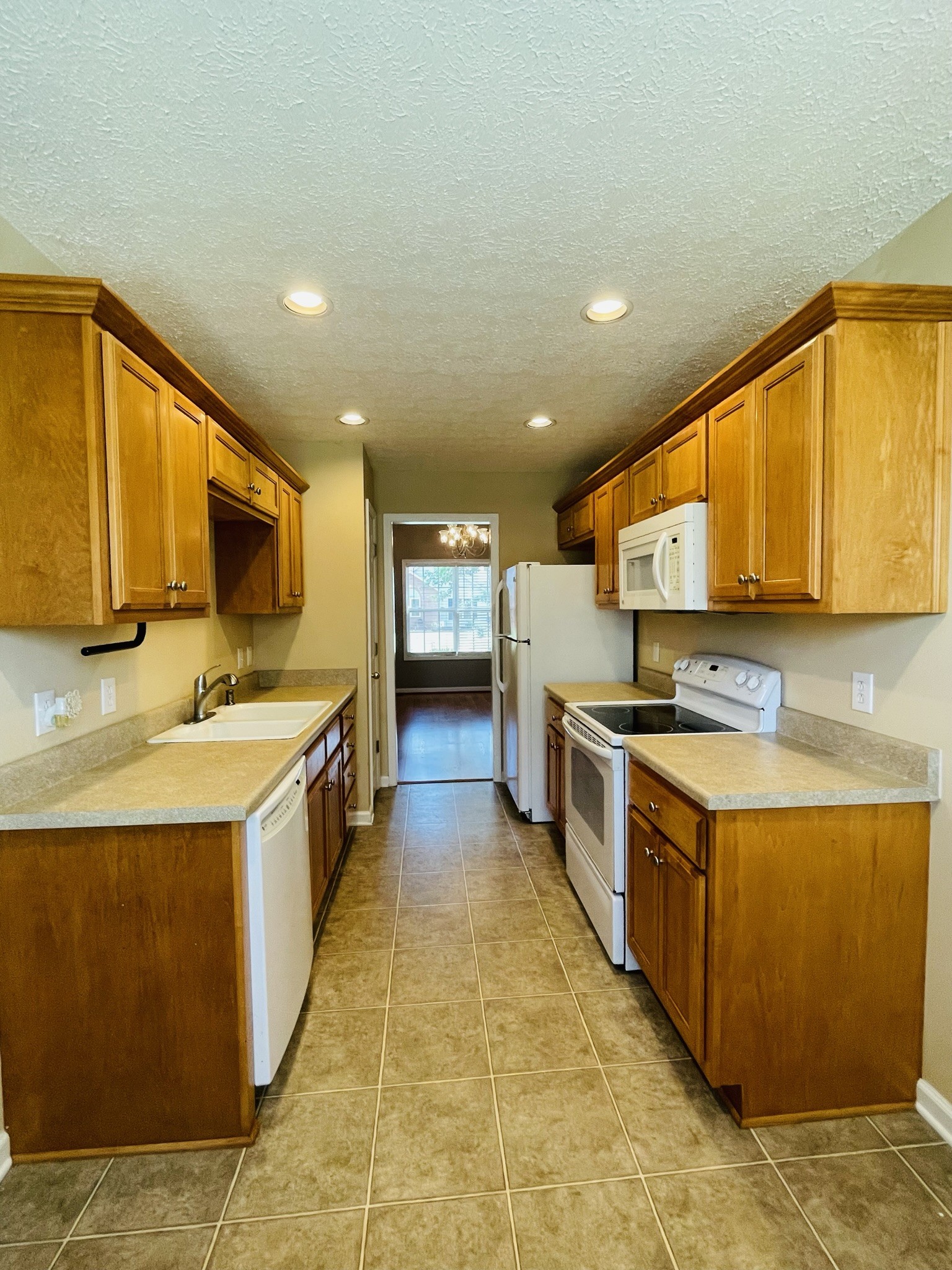 113 Foxrun Springfield, TN 37172 - Photo 9 of 45 Gallery Image 9