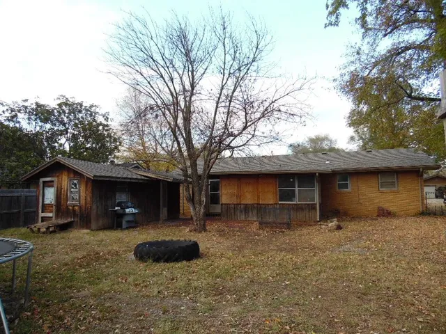 $142,500 | 517 East 8th Avenue, Belle Plaine, KS 67013