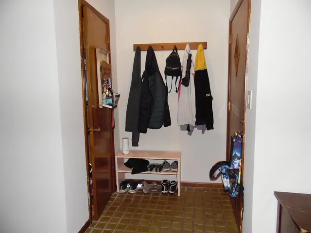 $142,500 | 517 East 8th Avenue, Belle Plaine, KS 67013