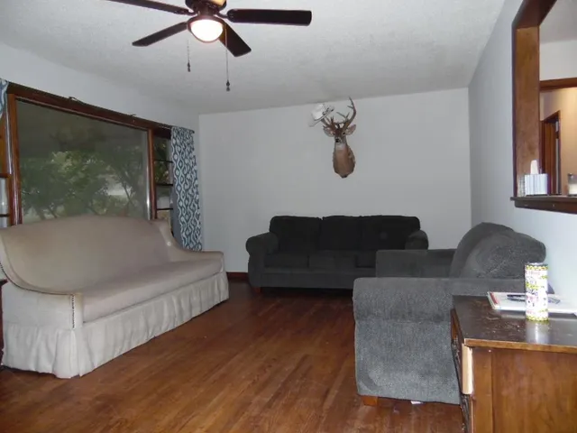 $142,500 | 517 East 8th Avenue, Belle Plaine, KS 67013