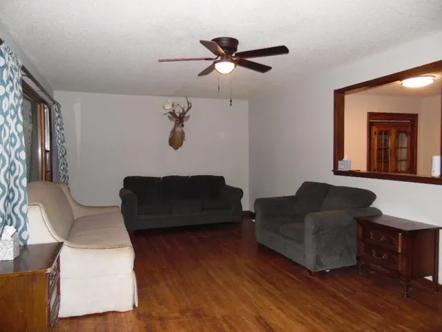$142,500 | 517 East 8th Avenue, Belle Plaine, KS 67013