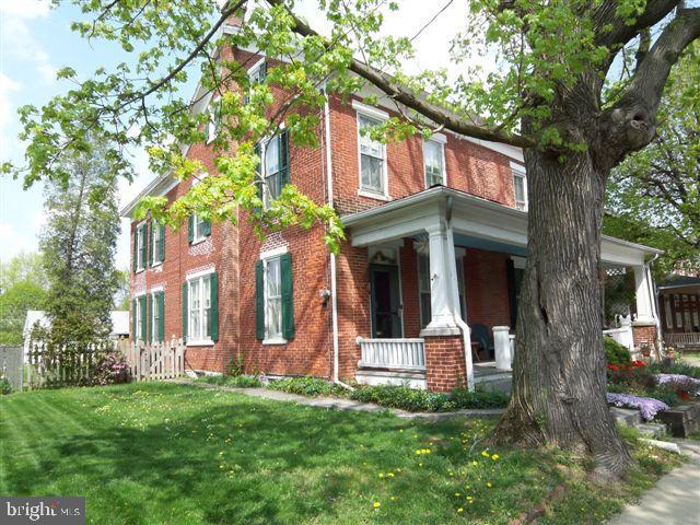 415 East Main Street Lititz, PA 17543 - Photo 2 of 15