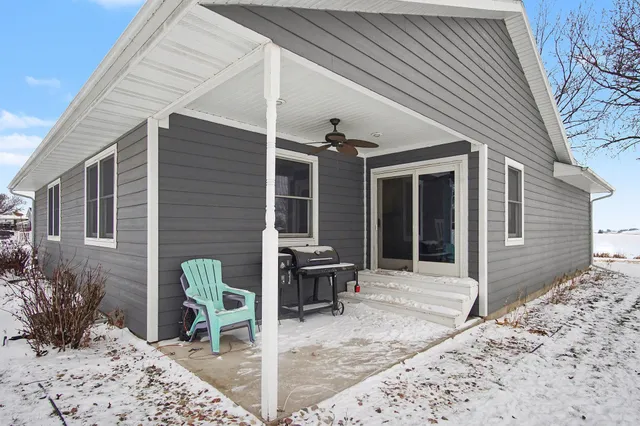 $289,900 | 406 South 3rd Street, Beaver Creek, MN 56116