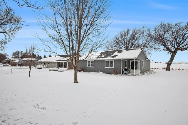 $289,900 | 406 South 3rd Street, Beaver Creek, MN 56116