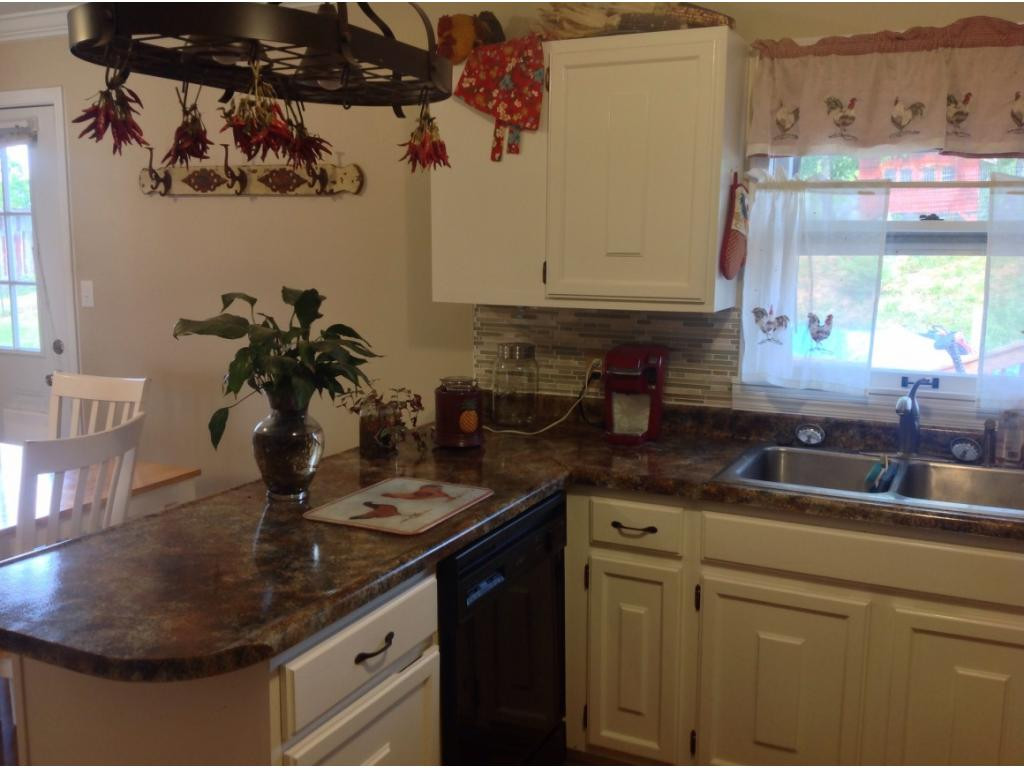 345 H Heaton Road Elizabethton, TN 37643 - Photo 12 of 17 Kitchen