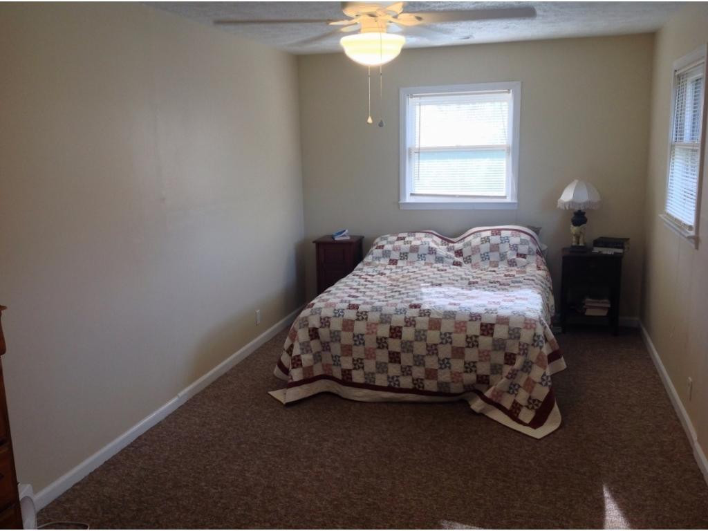 345 H Heaton Road Elizabethton, TN 37643 - Photo 6 of 17 Oversized Bedroom