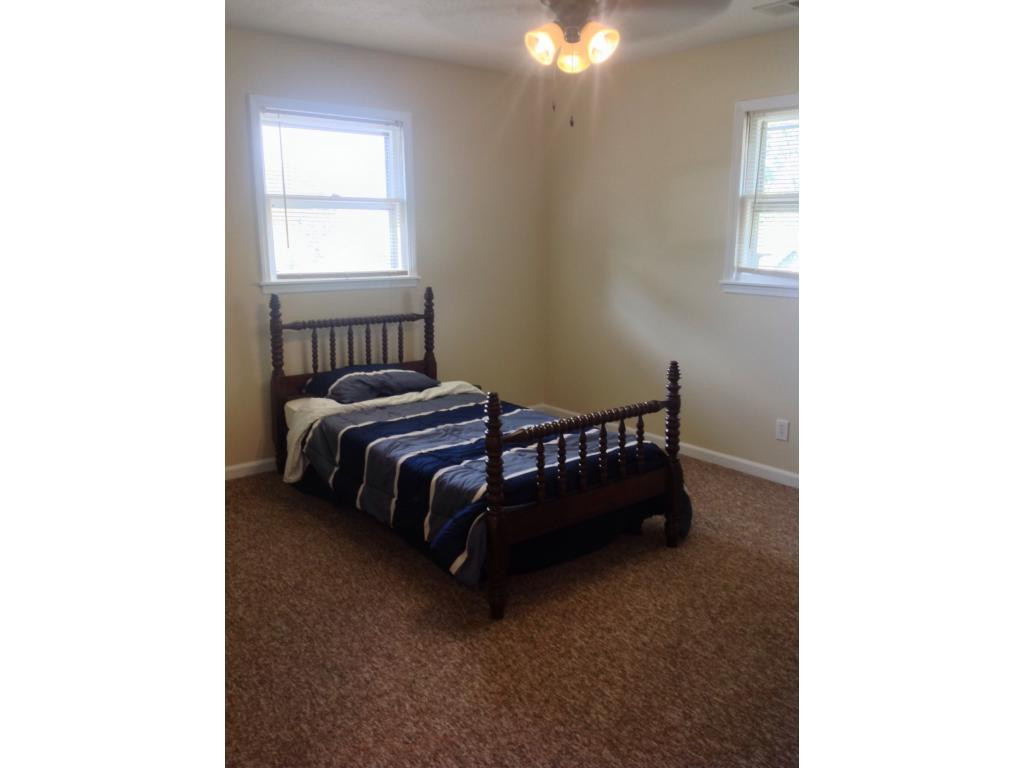 345 H Heaton Road Elizabethton, TN 37643 - Photo 8 of 17 Bedroom 3