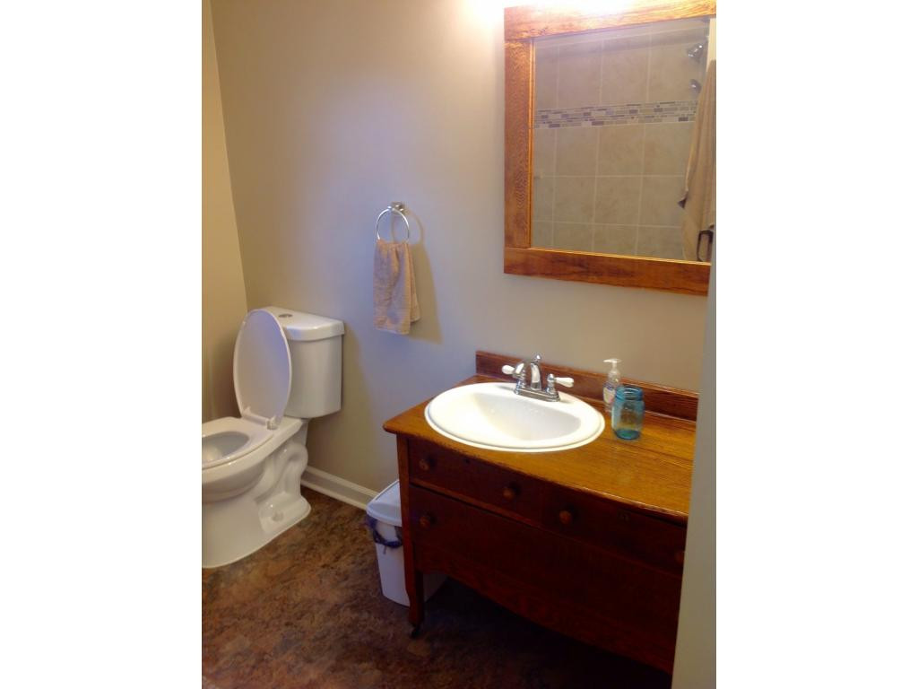 345 H Heaton Road Elizabethton, TN 37643 - Photo 10 of 17 Upstairs Bath