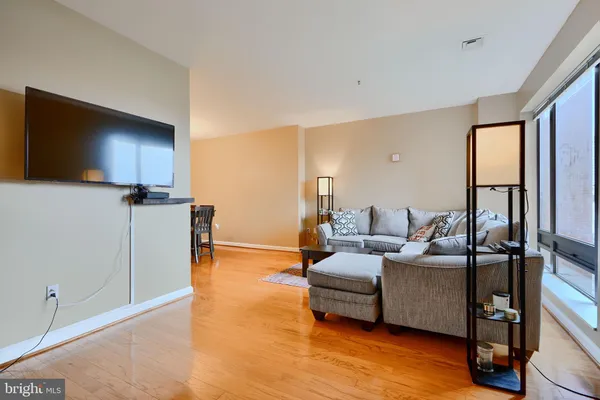 $2,950 | 10 East Lee Street, Unit 706, Baltimore, MD 21202