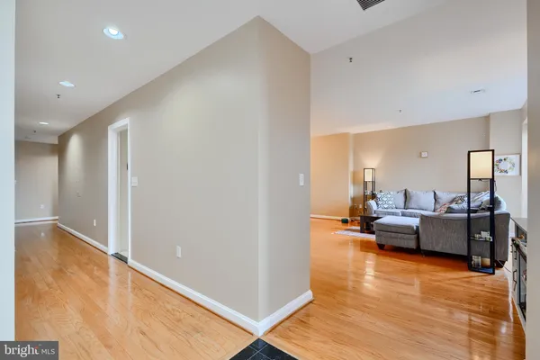 $2,950 | 10 East Lee Street, Unit 706, Baltimore, MD 21202