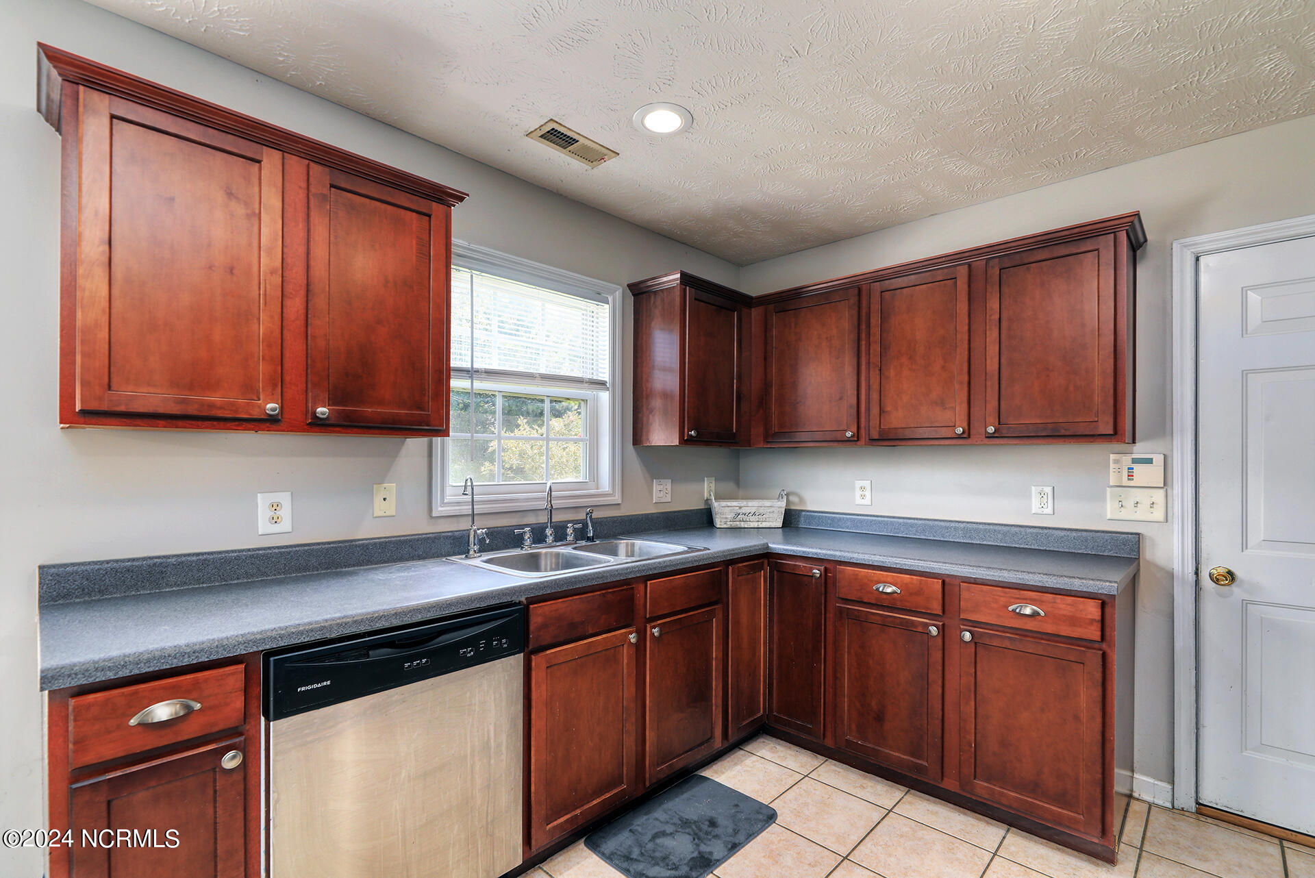 178 East Ridge Court Jacksonville, NC 28540 - Photo 12 of 35 Int_34