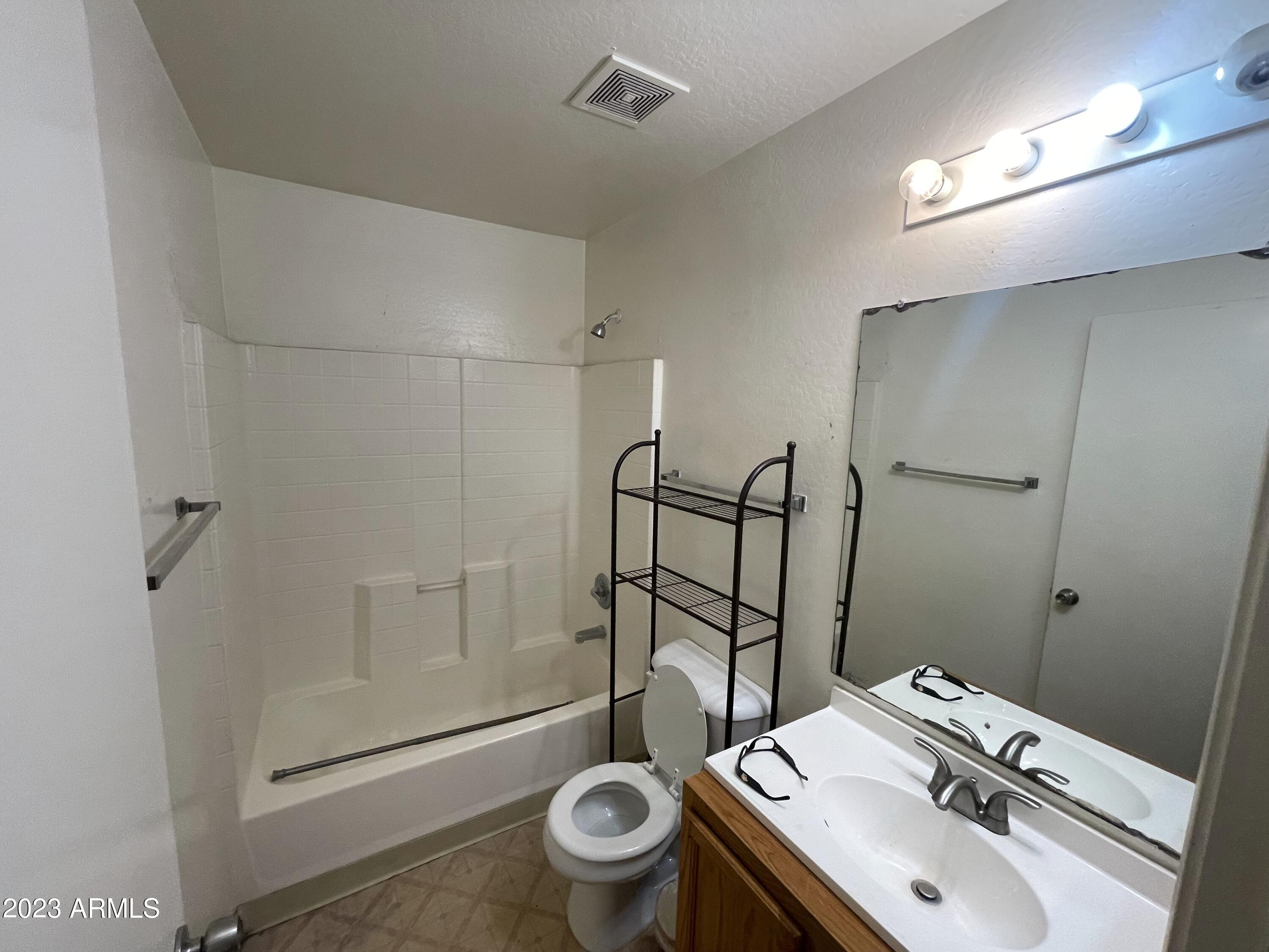 2538 West Ocotillo Road Phoenix, AZ 85017 - Photo 3 of 9 IMG_1556