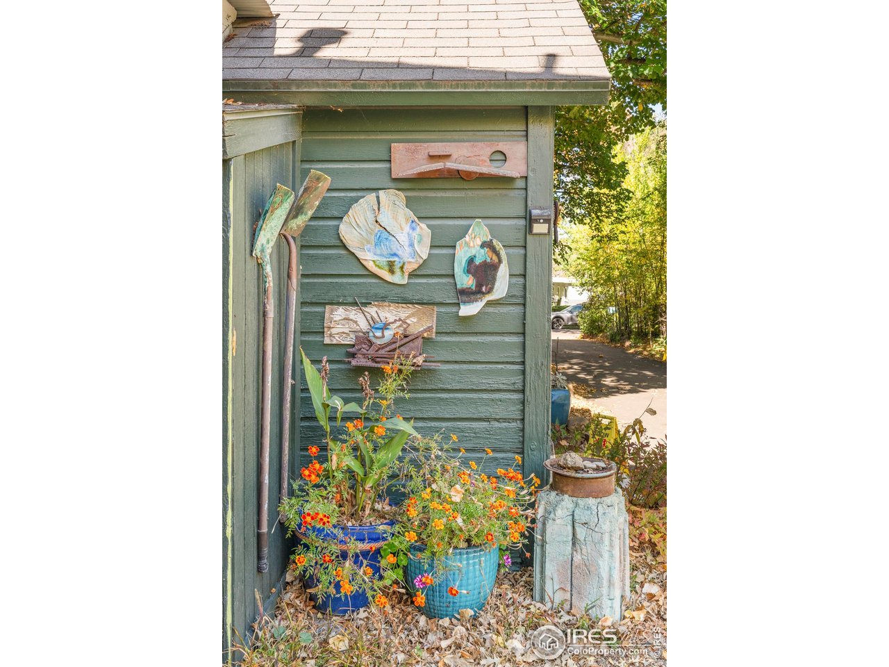 636 Marine Street Boulder, CO 80302 - Photo 14 of 46 a front view of a mirror