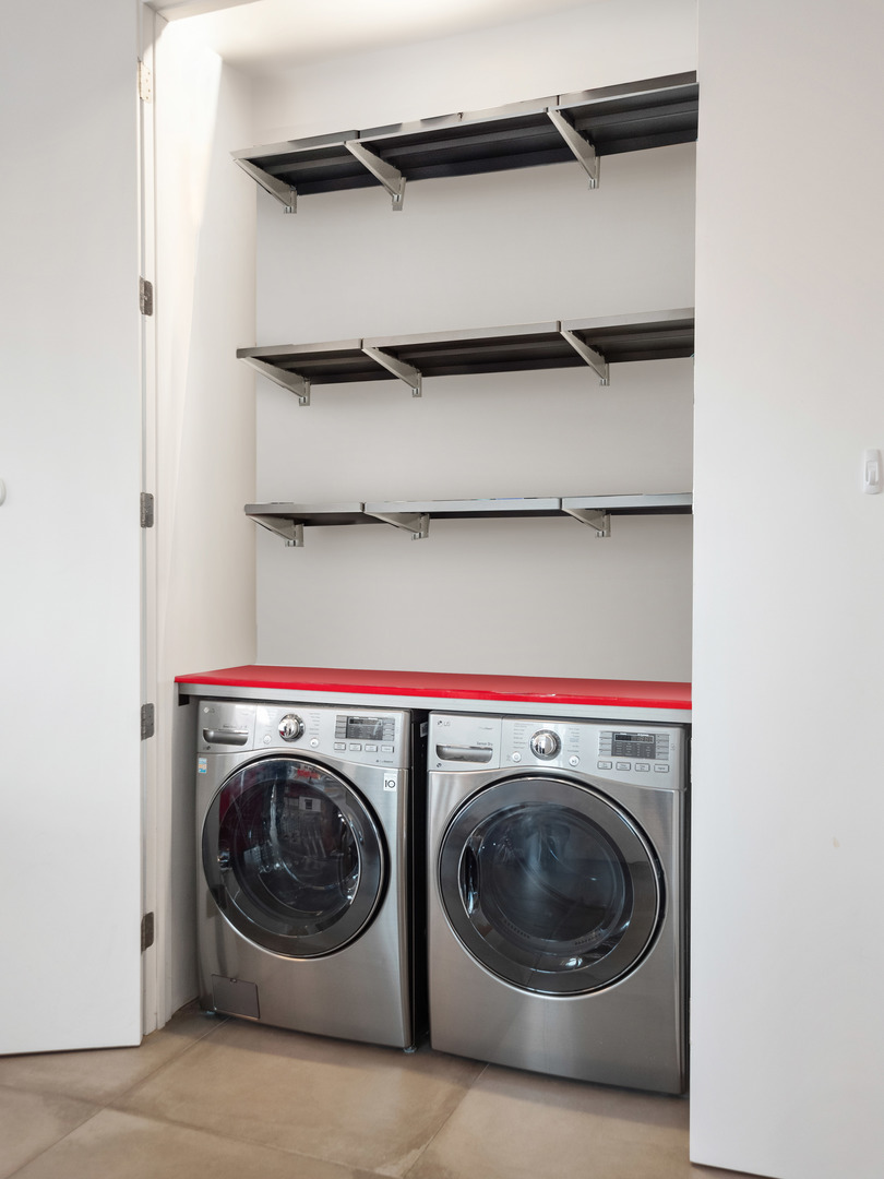 321 South Sangamon Street, Unit 905 Chicago, IL 60607 - Photo 31 of 36 a utility room with washing machine