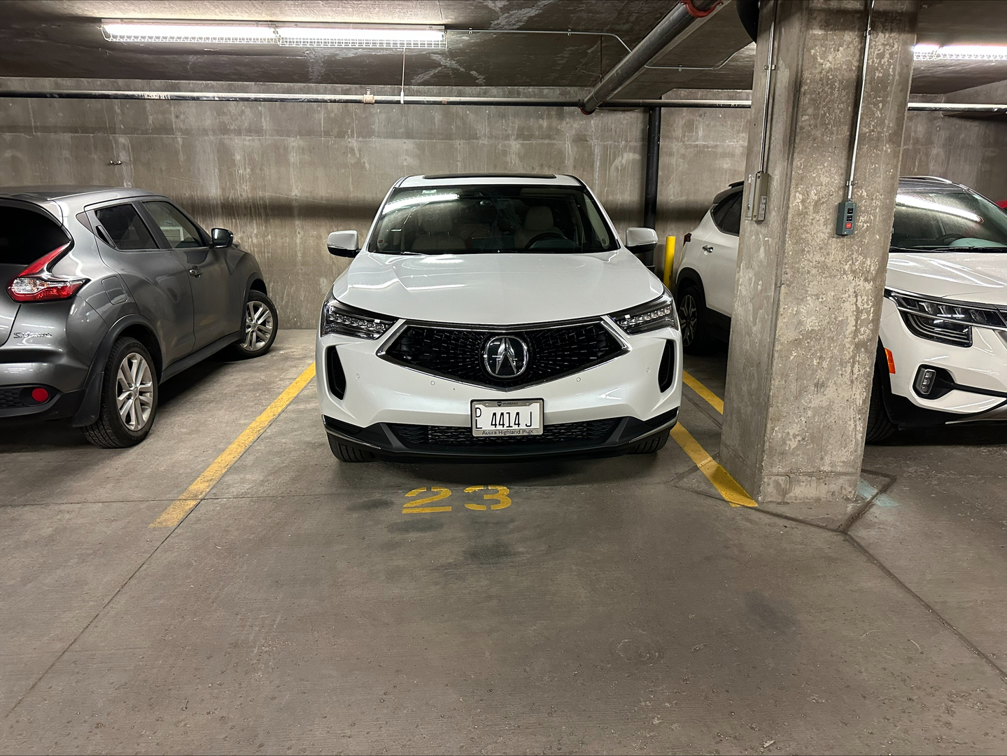 321 South Sangamon Street, Unit 905 Chicago, IL 60607 - Photo 32 of 36 a car parked in garage