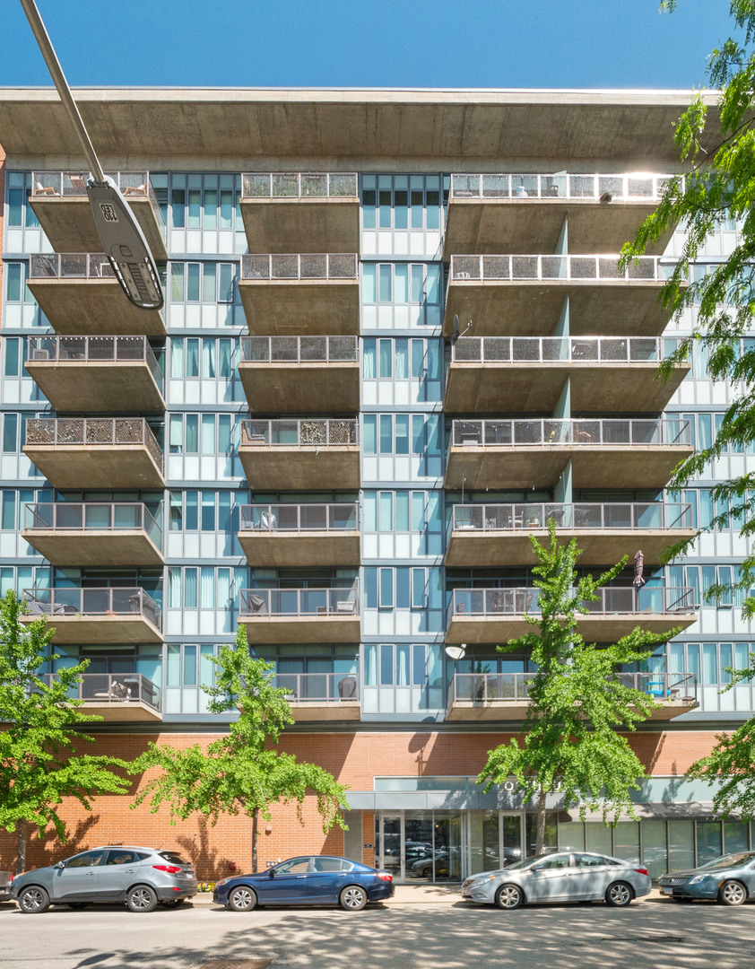 321 South Sangamon Street, Unit 905 Chicago, IL 60607 - Photo 36 of 36 a front view of a building with a street