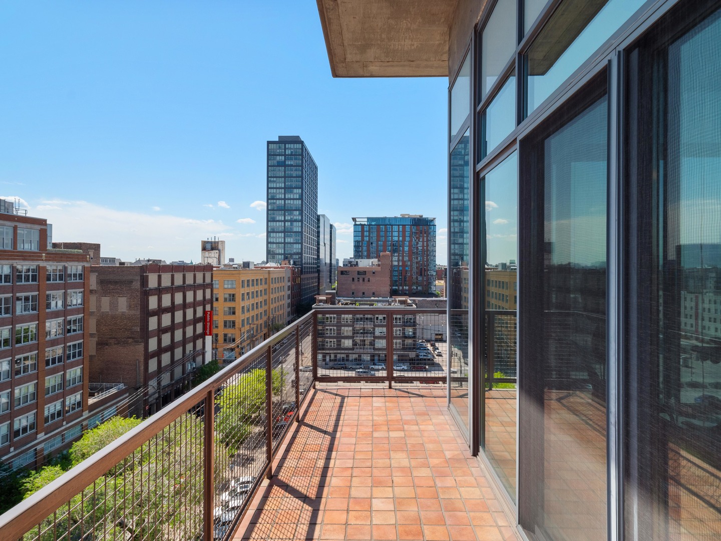 321 South Sangamon Street, Unit 905 Chicago, IL 60607 - Photo 10 of 36 a balcony with view of city view