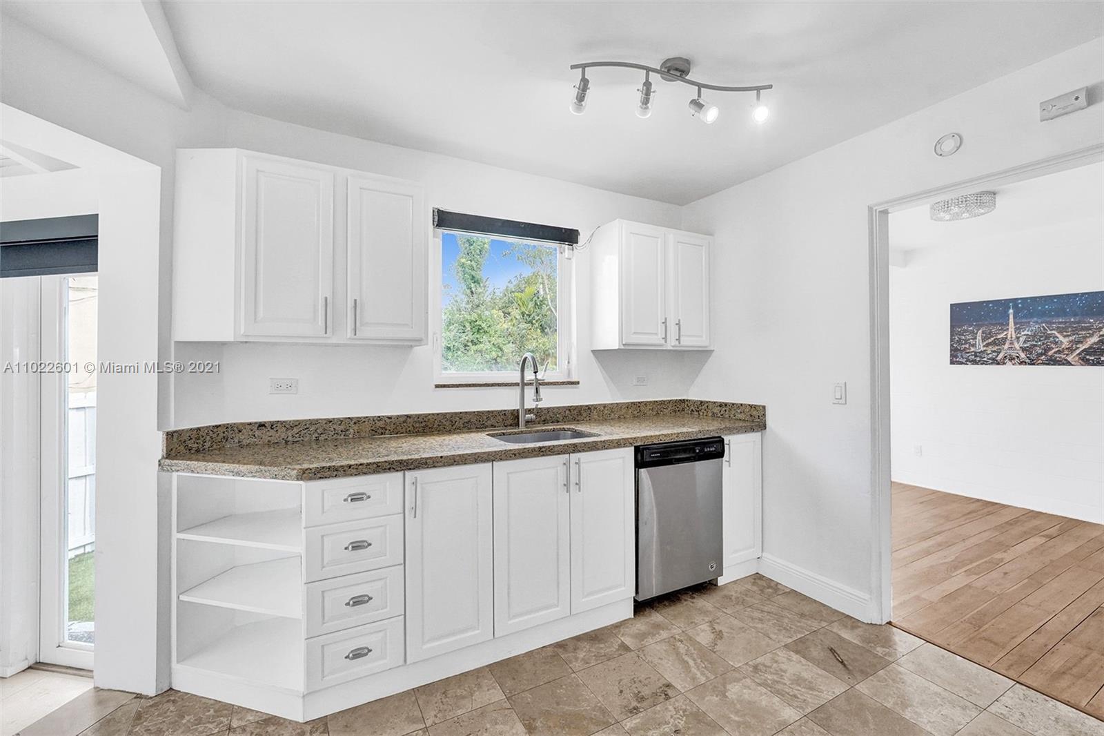 4717 Alton Road Miami Beach, FL 33140 - Photo 14 of 59