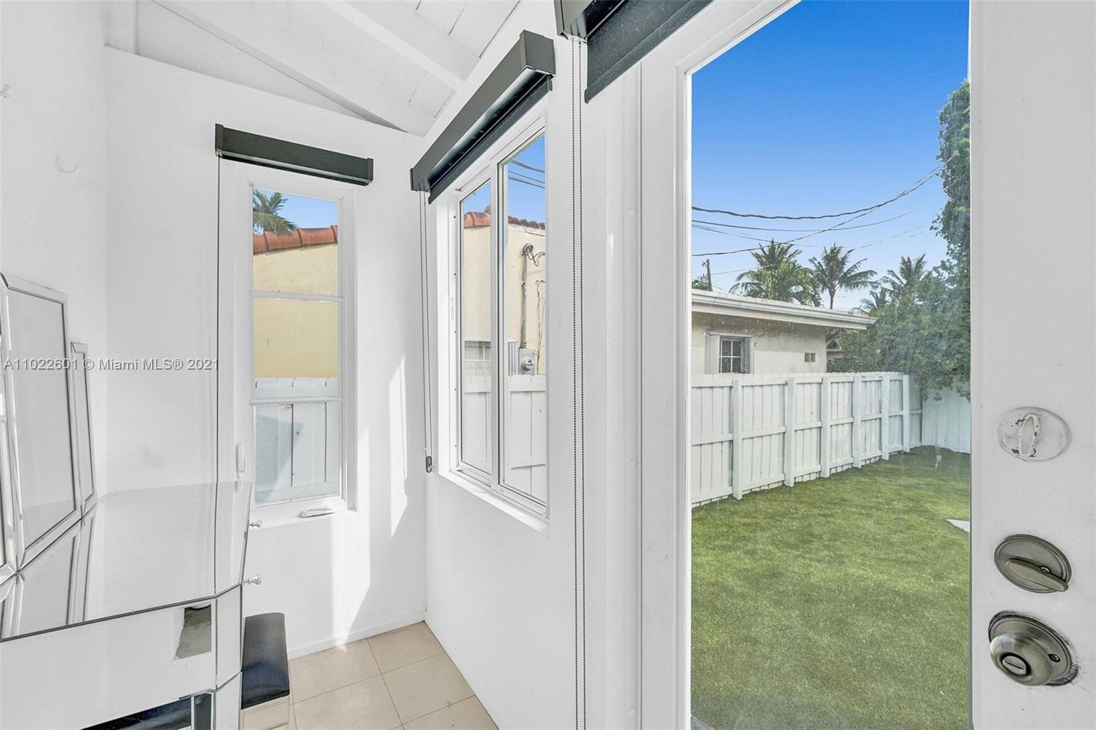 4717 Alton Road Miami Beach, FL 33140 - Photo 19 of 59