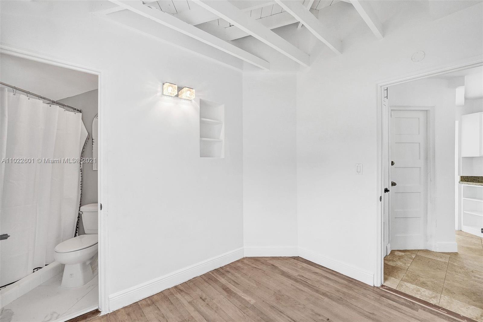 4717 Alton Road Miami Beach, FL 33140 - Photo 20 of 59