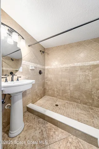 a view of empty room with ceiling fan