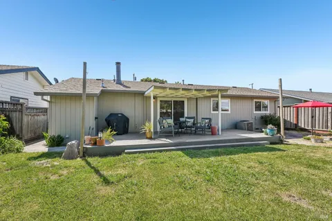 $689,000 | 1295 Marian Way, Petaluma, CA 94954