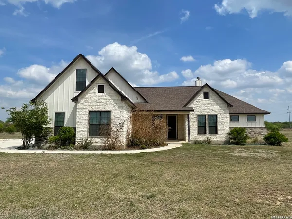$649,900 | 18 Valley View, Uvalde, TX 78801