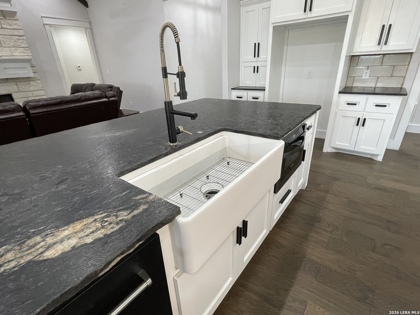 18 Valley View Uvalde, TX 78801 - Photo 11 of 46