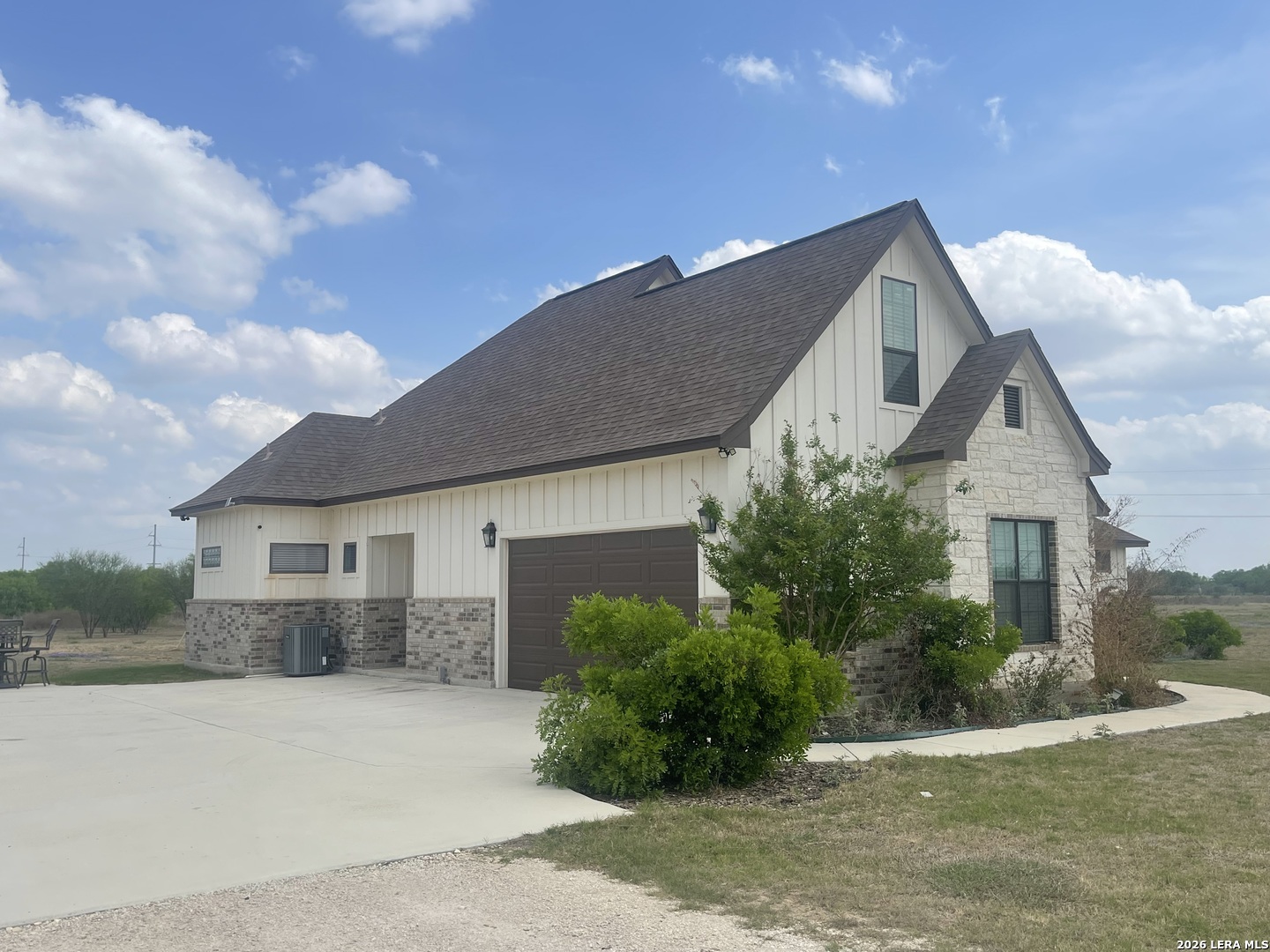 18 Valley View Uvalde, TX 78801 - Photo 2 of 46