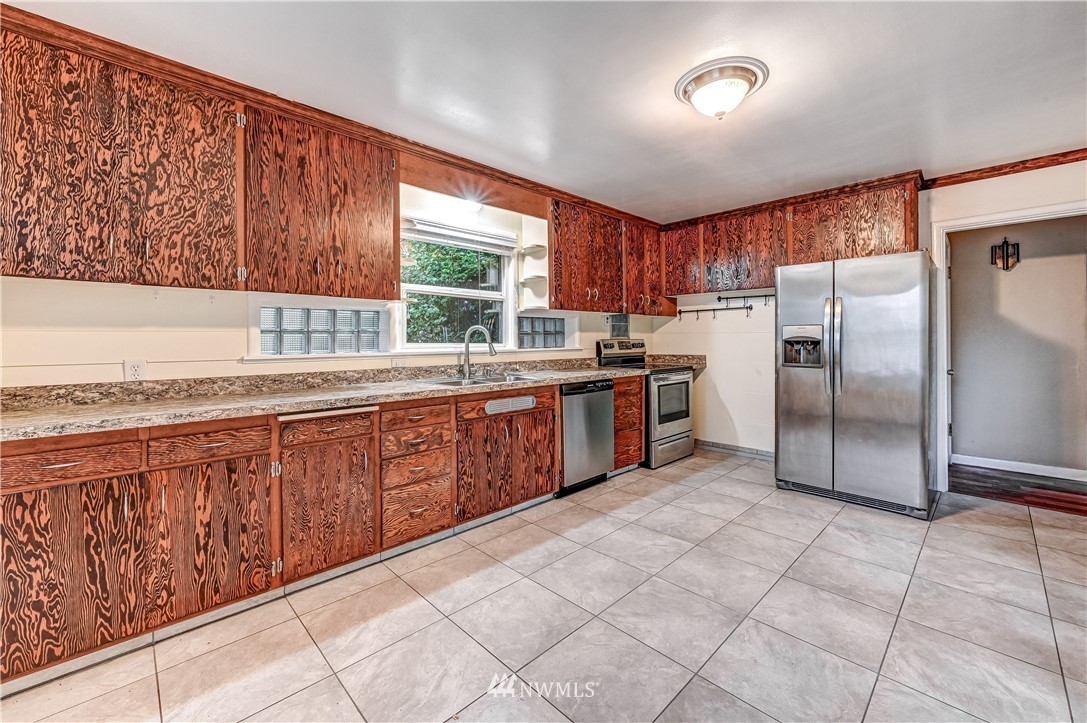 5825 Cady Road Everett, WA 98203 - Photo 4 of 19