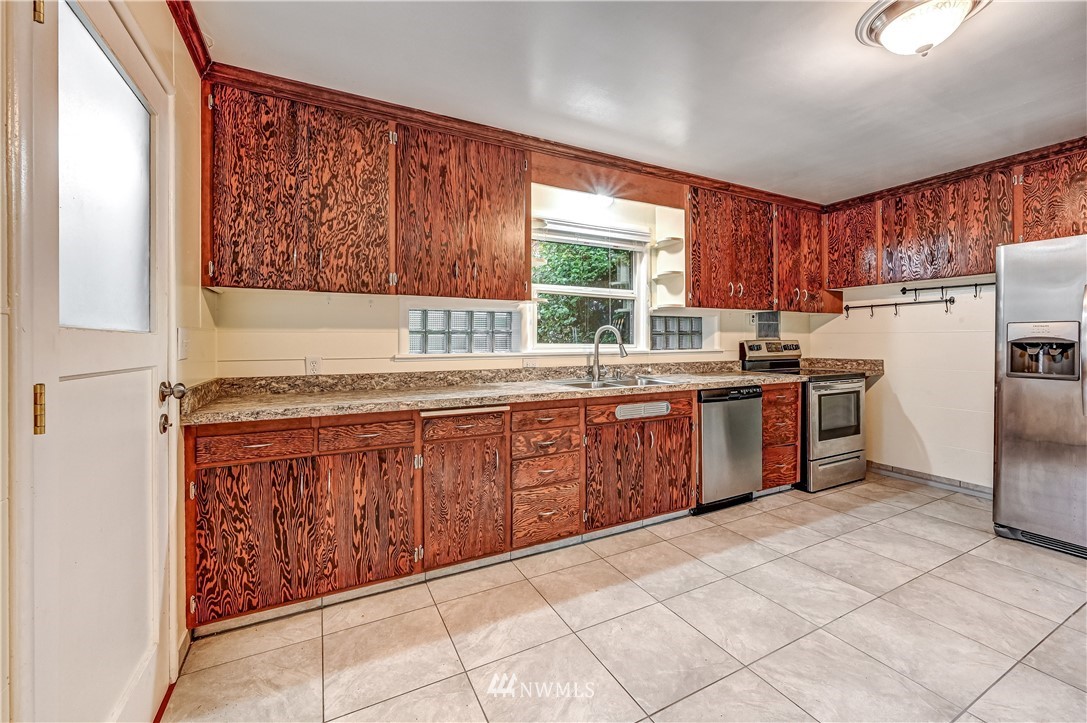 5825 Cady Road Everett, WA 98203 - Photo 5 of 19