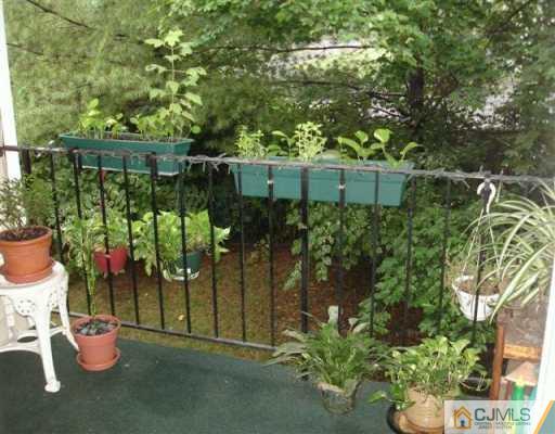 32 Hanover Square Middlesex, NJ 08846 - Photo 5 of 7